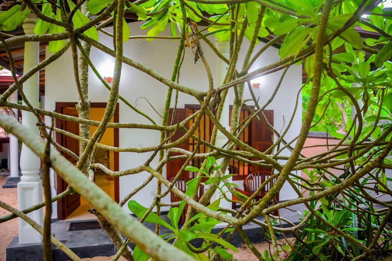 Shehani Beach Bungalow Tangalle Exterior photo