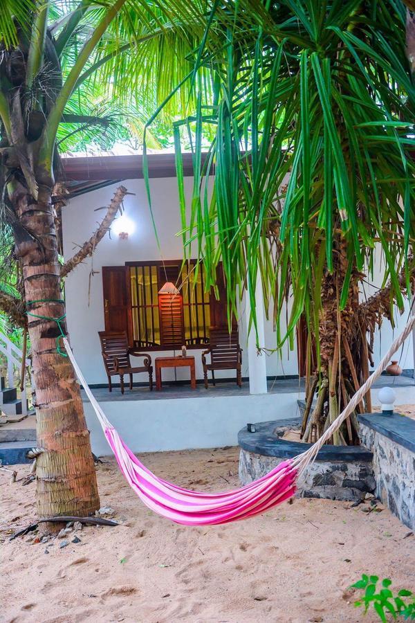 Shehani Beach Bungalow Tangalle Exterior photo